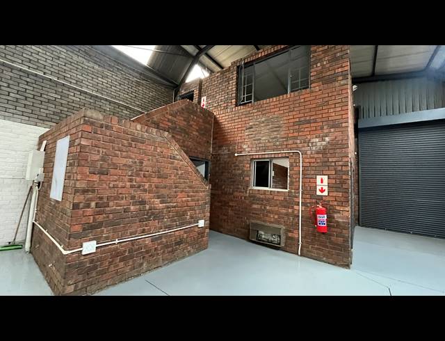 550M² WAREHOUSE TO LET IN SPARTAN